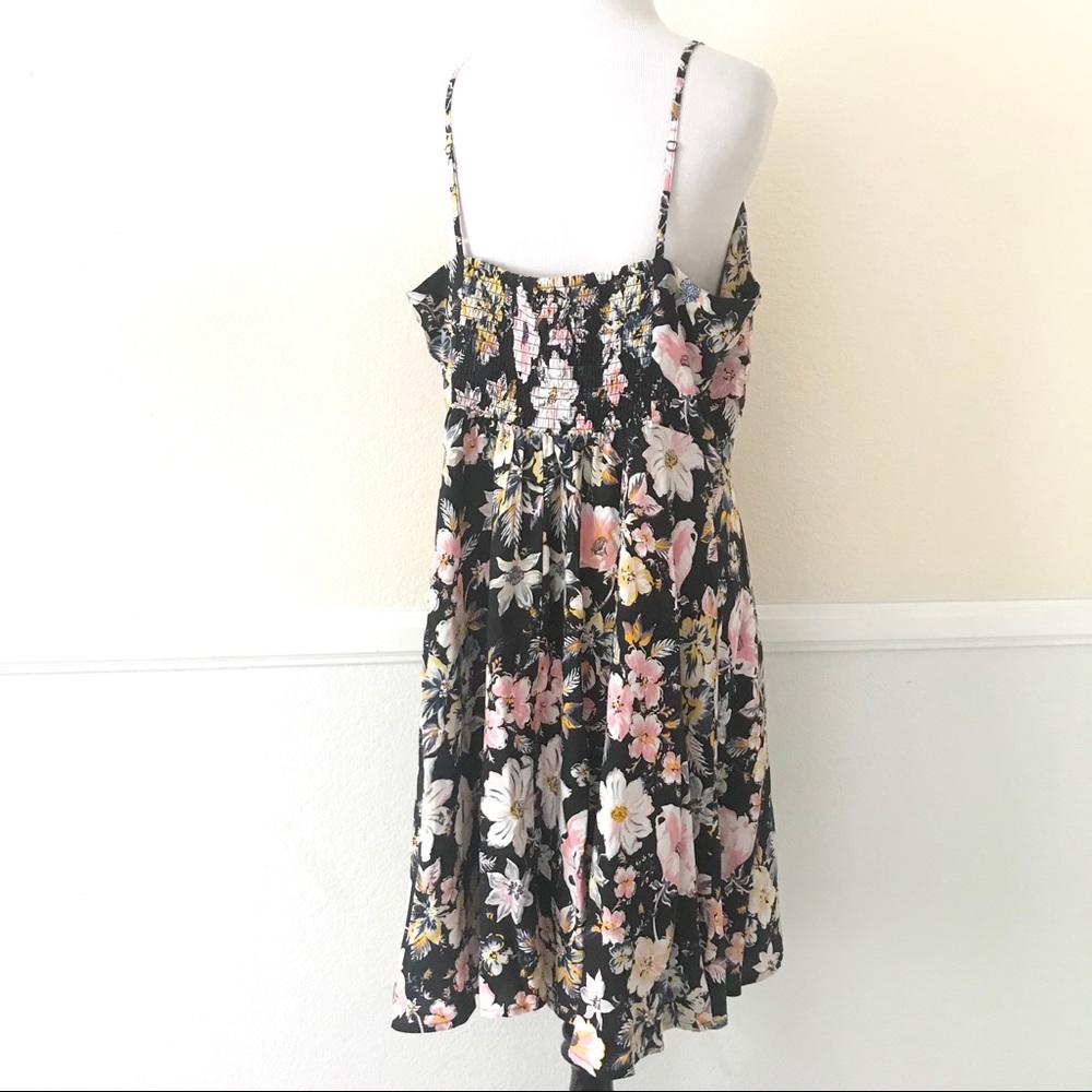 ❗️SOLD❗️GAP Women’s Black Floral Dresss - Picture 2 of 8